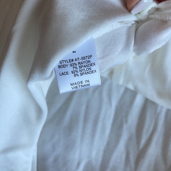 *BNWOT* Zenana Sz Large Ivory Lace Top - Picture 5 of 5